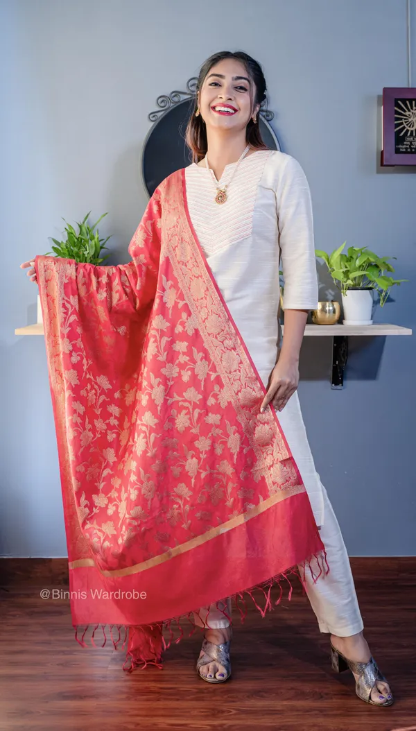 Pure_dupion_silk_Banarasi_handloom_Cerise_dupatta