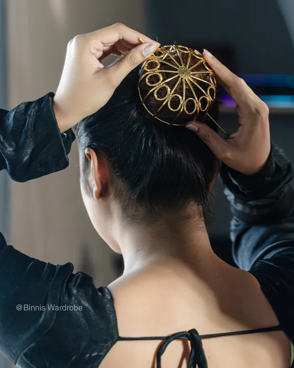 Flora_Golden_Bun_Cage_With_Bun_Sticks