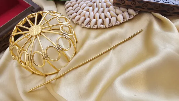 Flora_Golden_Bun_Cage_With_Bun_Sticks