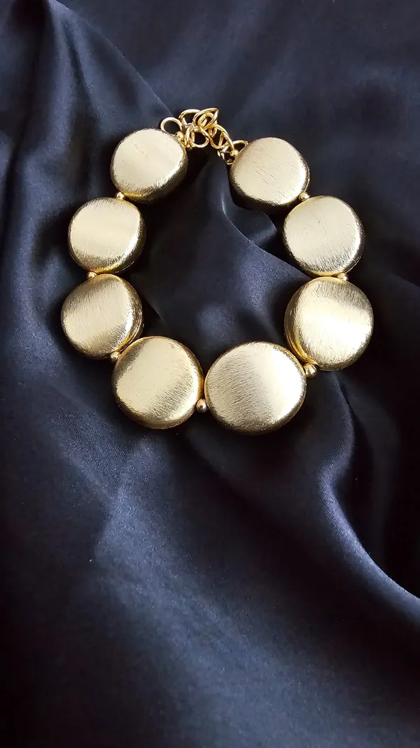 Arohi_Round-Shaped_Hand_Bracelet