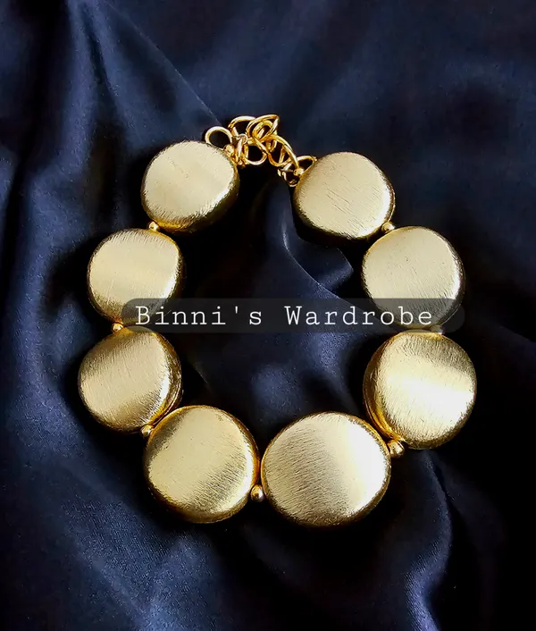 Arohi_Round-Shaped_Hand_Bracelet
