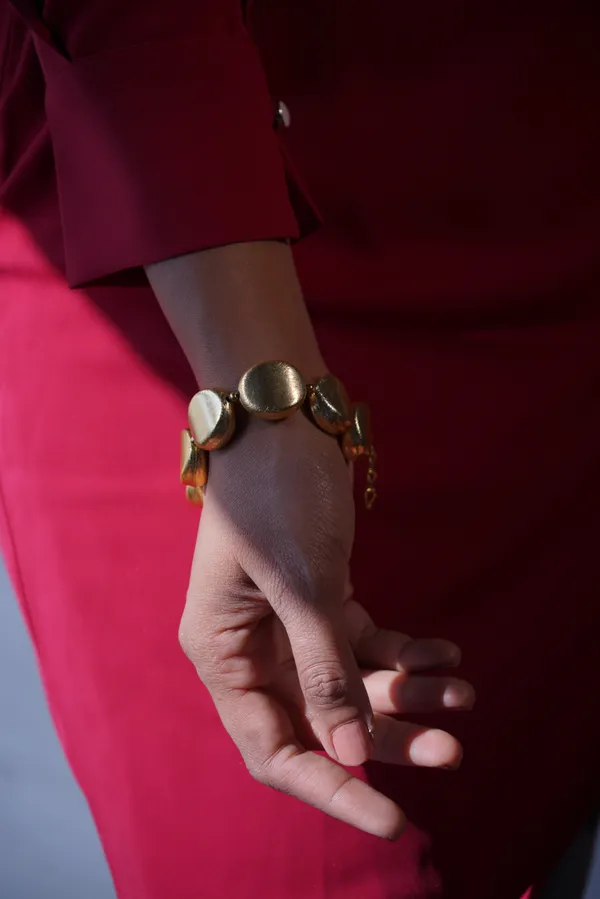 Arohi_Round-Shaped_Hand_Bracelet