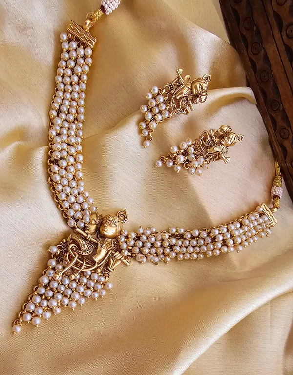 Divine_Krishna_Pearl_Necklace_Set