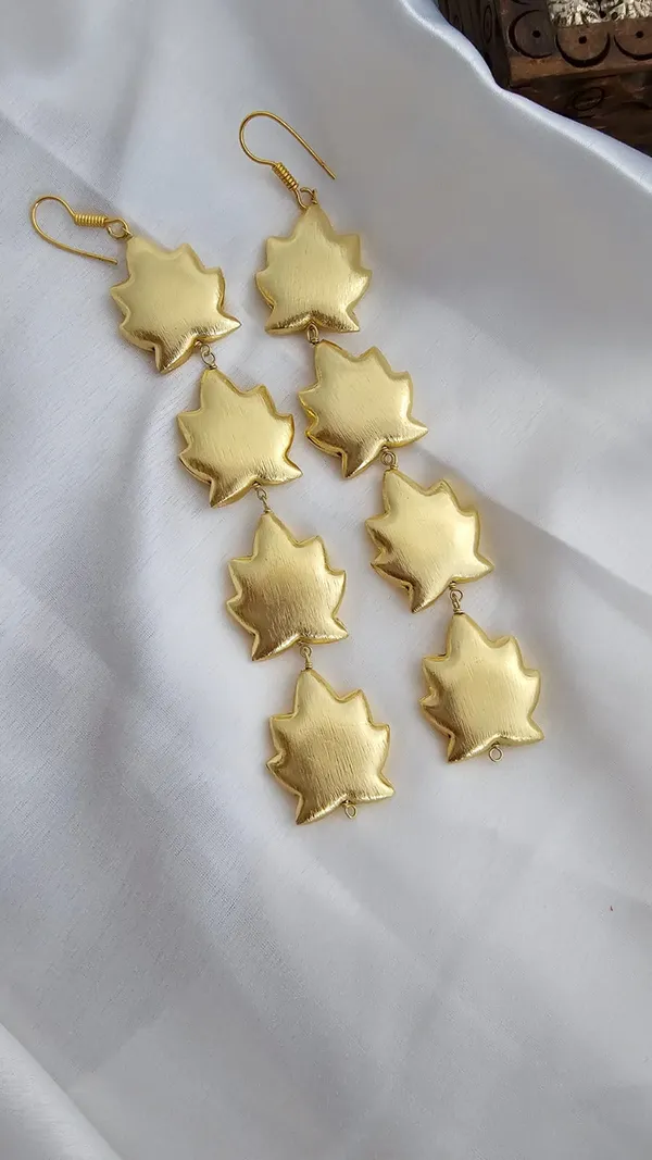 Golden_Leaf_Design_Drop_Earrings