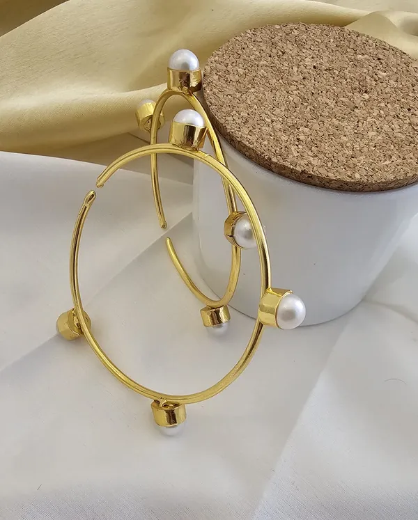Binnis_Wardrobe_Anti_tarnish_Golden_Liora_Handcrafted_Pearl_Cuff_Bracelet_Set