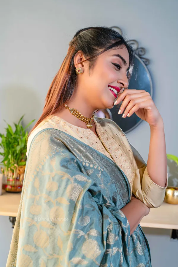 Pure_dupion_silk_Banarasi_handloom_Ebony_dupatta