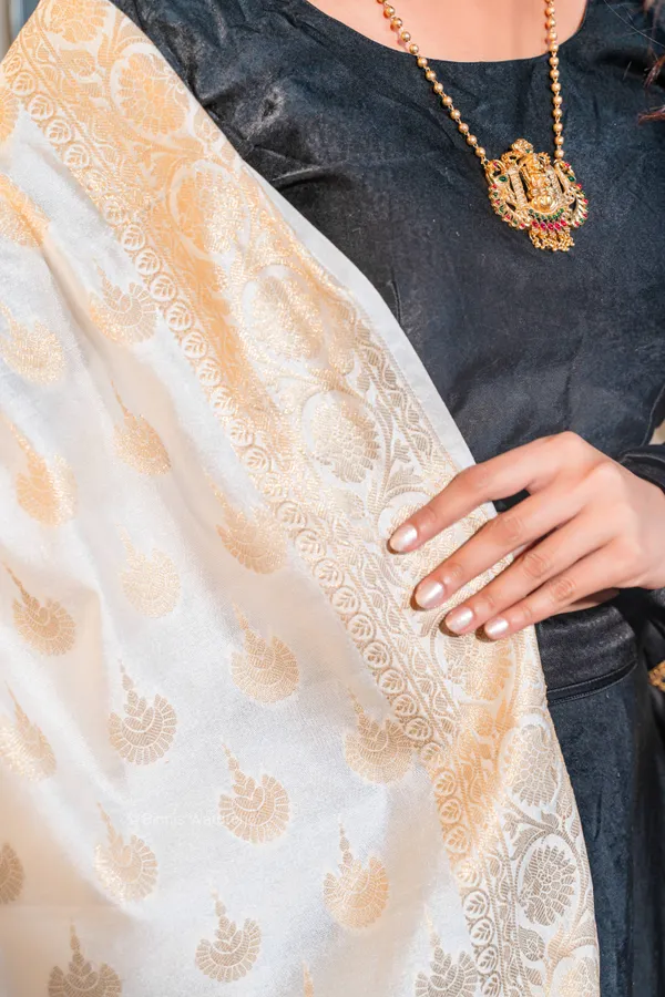 Pure_dupion_silk_Banarasi_handloom_Lamp_White__dupatta