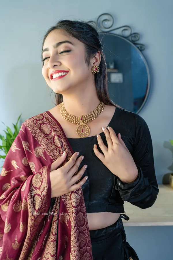 Pure_dupion_silk_Banarasi_handloom_Rose_wood_dupatta