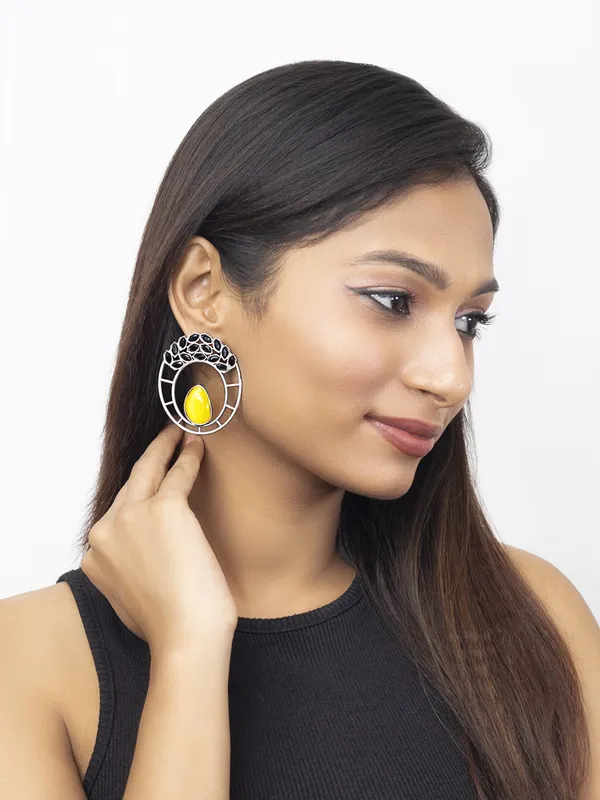 Yellow_stone_round_shaped_earrings