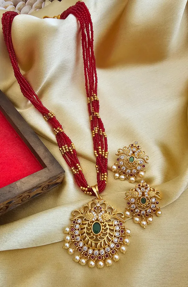 Beautiful_red_string_necklace_set