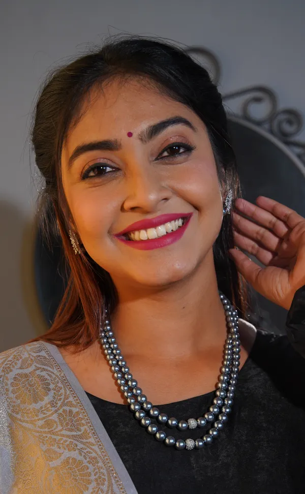 Srishti_Semi-Precious_Pearl_Necklace_Set