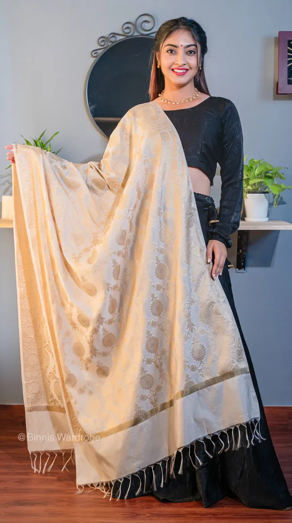 Pure_dupion_silk_Banarasi_handloom_Gold_dupatta