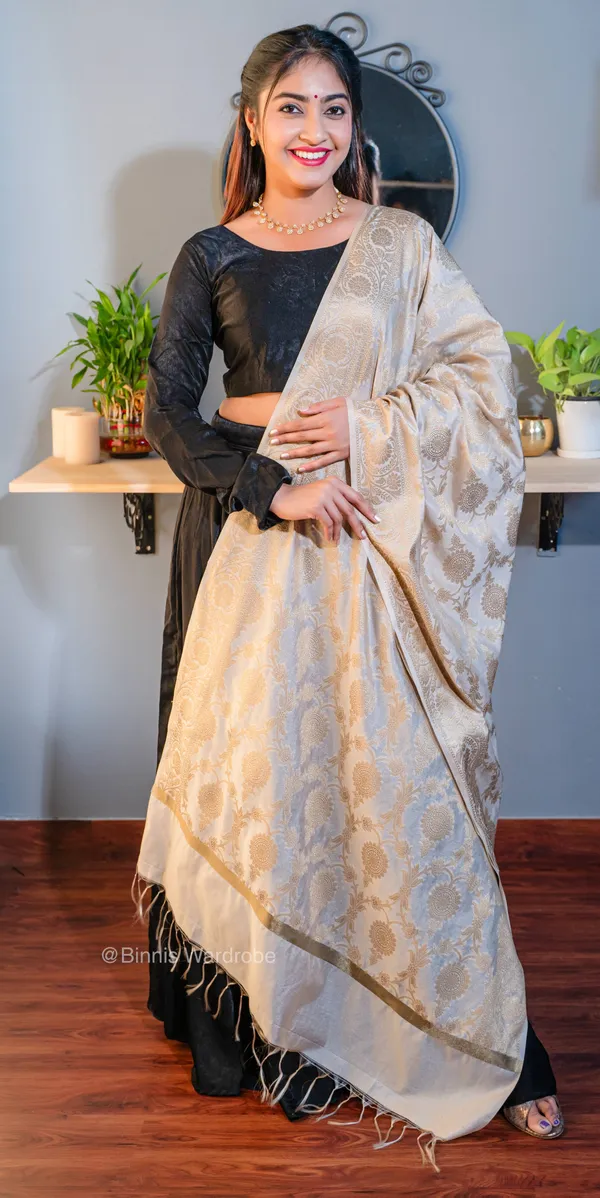 Pure_dupion_silk_Banarasi_handloom_Gold_dupatta
