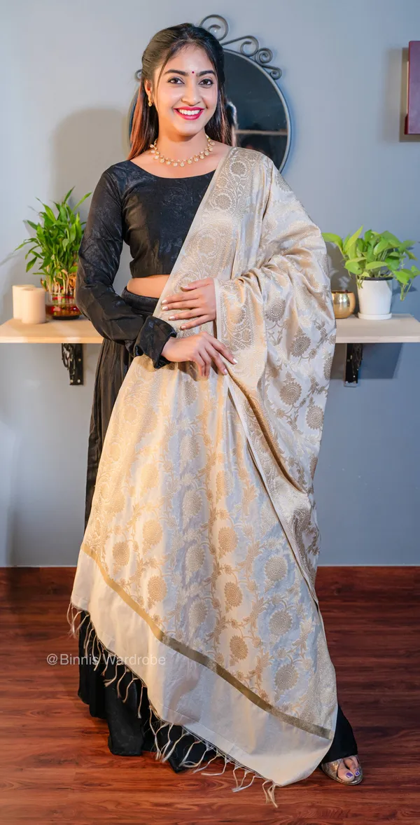 Pure_dupion_silk_Banarasi_handloom_Gold_dupatta