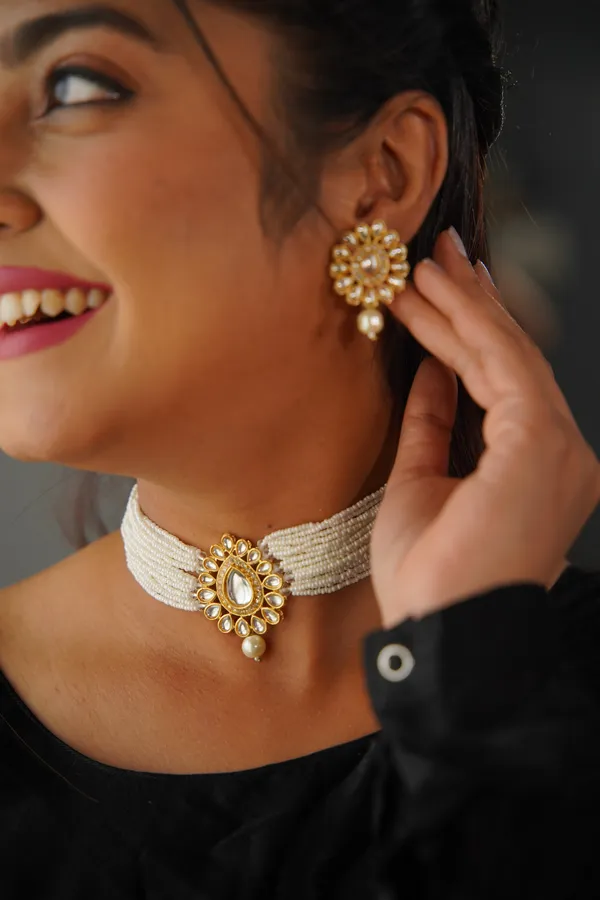 Nirvi_Kundan_Pearl-Beaded_Choker_Set