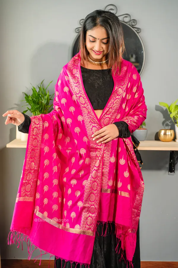Pure_dupion_silk_Banarasi_handloom__Pink_dupatta