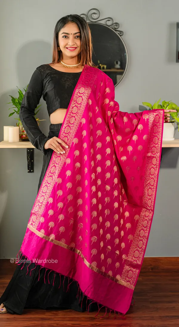 Pure_dupion_silk_Banarasi_handloom__Pink_dupatta