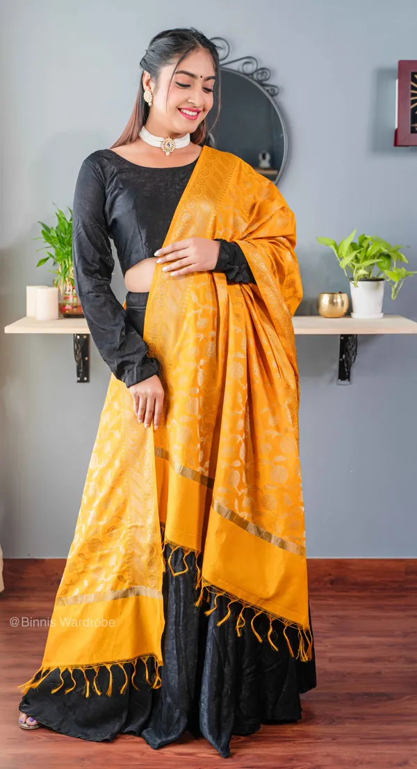 Pure_dupion_silk_Banarasi_handloom_Mystered_yellow_dupatta