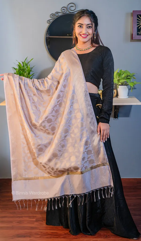 Pure_dupion_silk_Banarasi_handloom_Light_lilac_dupatta