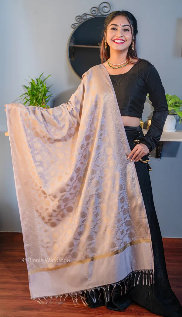 Pure_dupion_silk_Banarasi_handloom_Light_lilac_dupatta