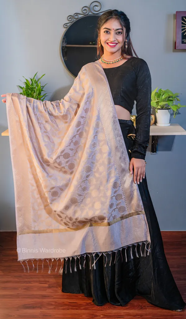 Pure_dupion_silk_Banarasi_handloom_Light_lilac_dupatta