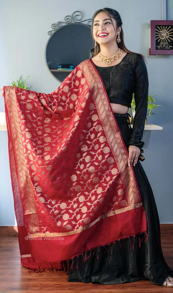 Pure_dupion_silk_Banarasi_handloom_Red7117_dupatta