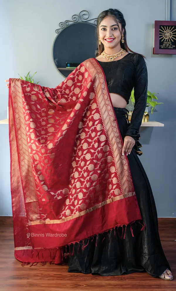 Pure_dupion_silk_Banarasi_handloom_Red7117_dupatta