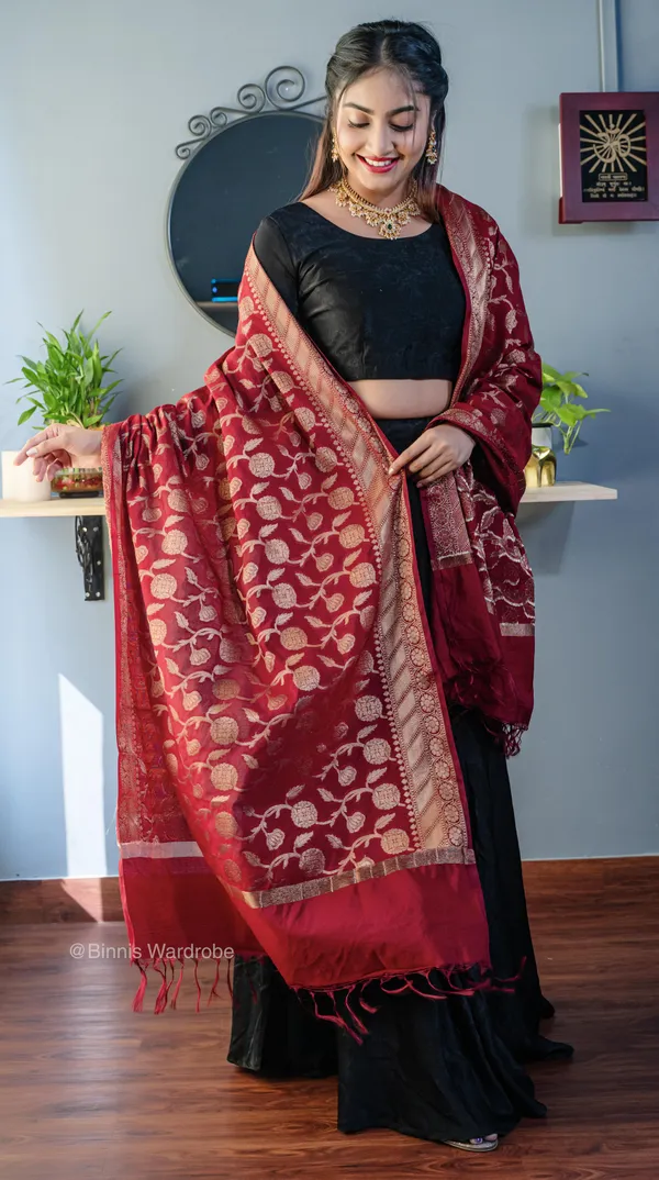 Pure_dupion_silk_Banarasi_handloom_Red7117_dupatta