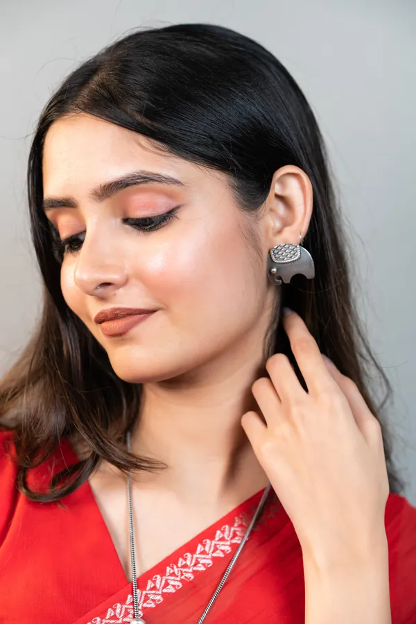 Gaj-Gamini_German_Silver_Elephant_Pendant_Set