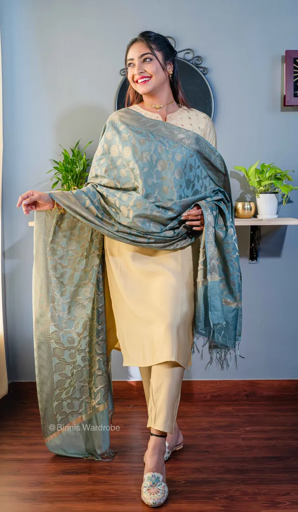 Pure_dupion_silk_Banarasi_handloom_Ebony_dupatta