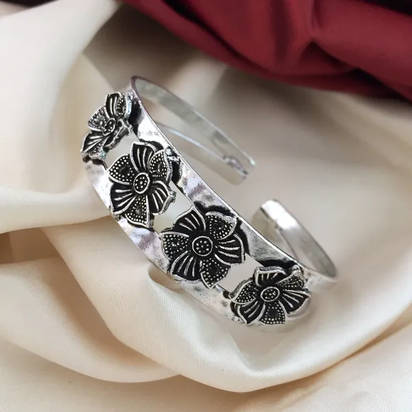 Premium_Press_Style_Adjustable_Silver_Bracelet