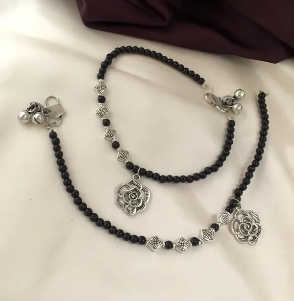 Premium_Black_Pearl_Flower_Anklets