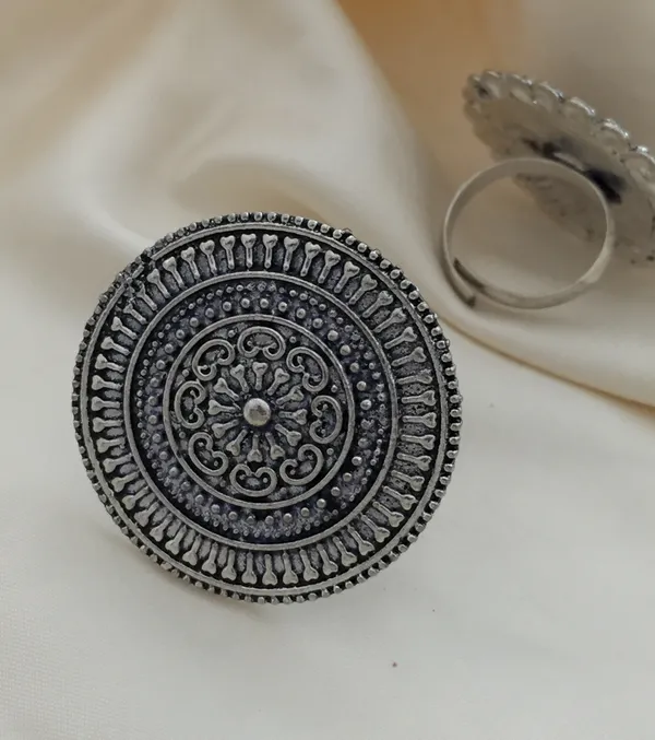 Oxidised_Adjustable_Hand_ring
