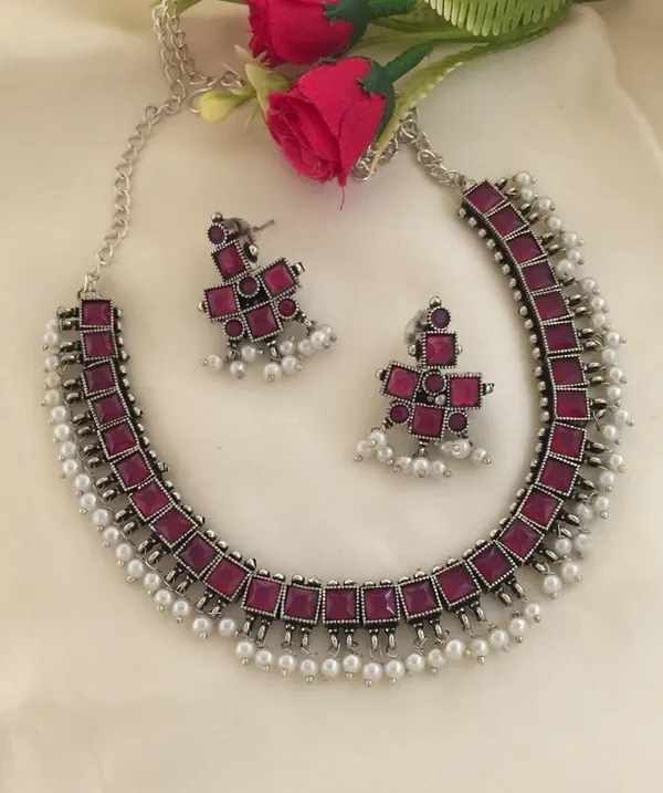 Elegant_Ruby_Red_Square_Stone_Necklace_and_Earrings_Set_with_Pearl_Detailing