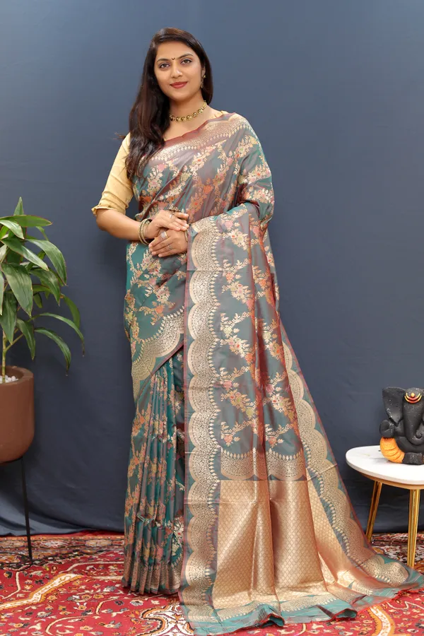 Women_Gold_Ethnic_Motifs_Zari_Celebrity_Banarasi_Sarees