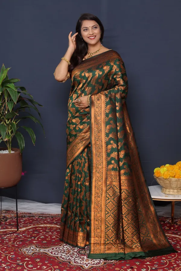 Women's_Kanjivaram_Soft_Silk_Saree_With_Blouse_Piece