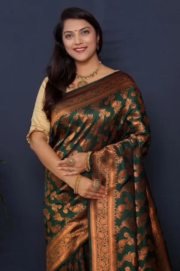 Women's_Kanjivaram_Soft_Silk_Saree_With_Blouse_Piece