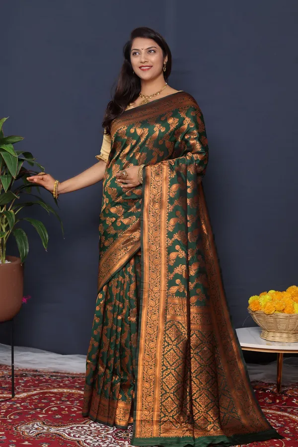 Women's_Kanjivaram_Soft_Silk_Saree_With_Blouse_Piece