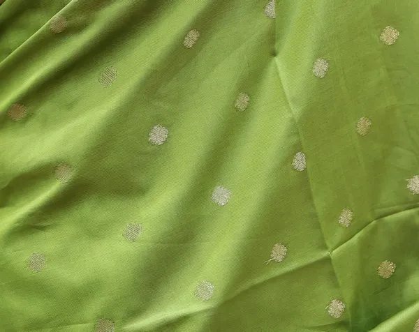 Women's_Soft__Silk_Saree_With_Blouse_Piece