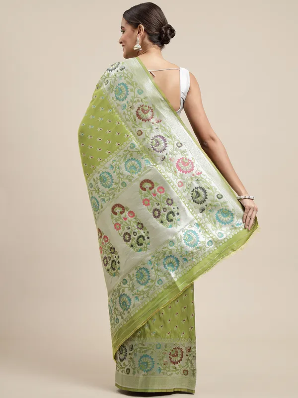 Green_Banarasi_Silk_Saree_With_Rich_Pallu_And_Unstiched_Blouse_Piece.