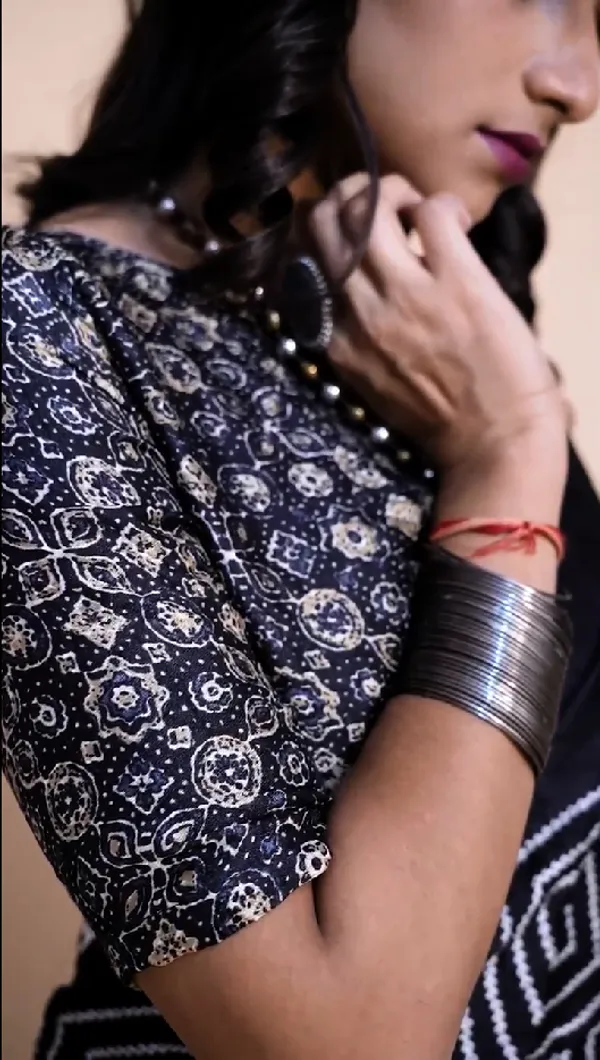 Sparkling_&_Stunning_Party_Wear_Black_Moss_Bandhani_Saree