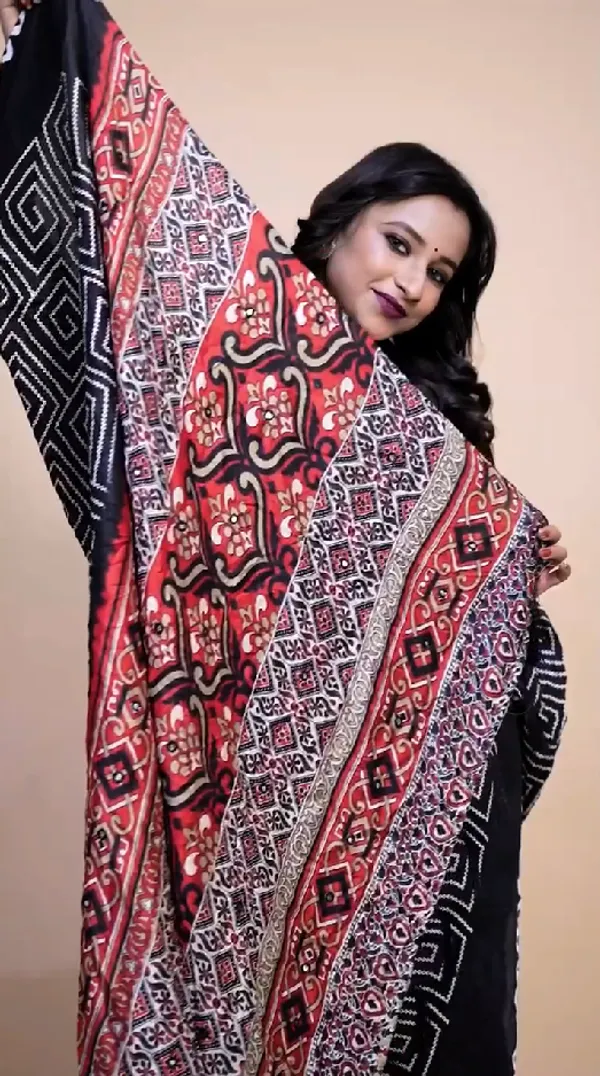 Sparkling_&_Stunning_Party_Wear_Black_Moss_Bandhani_Saree