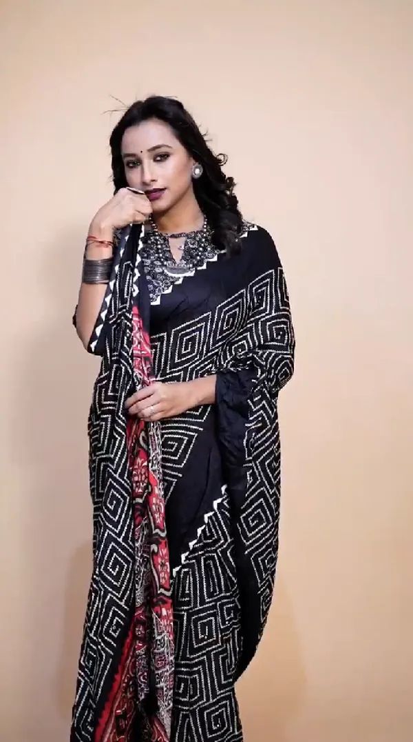 Sparkling_&_Stunning_Party_Wear_Black_Moss_Bandhani_Saree