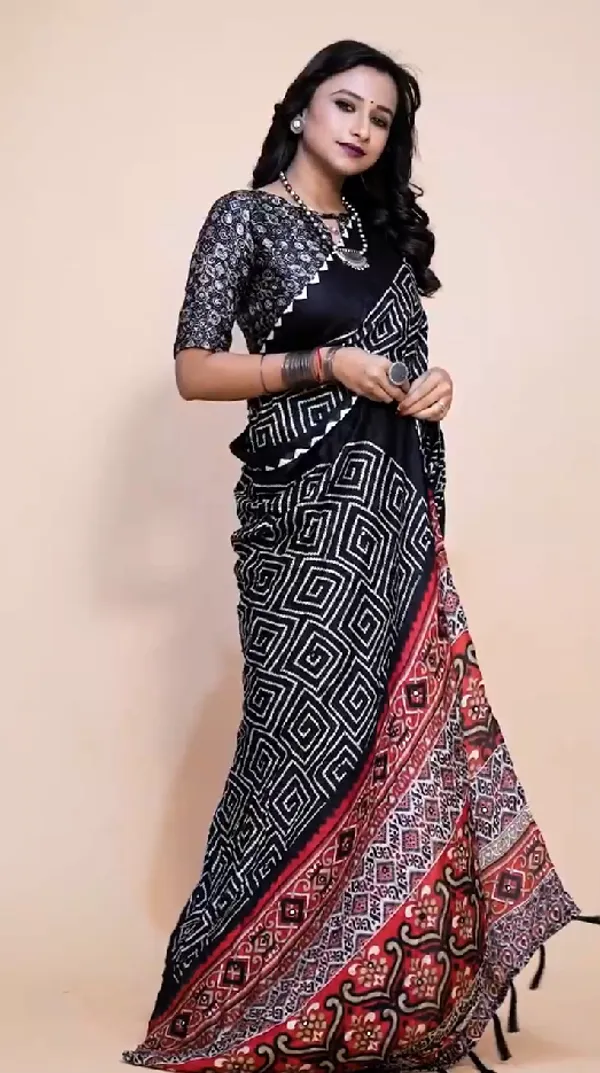 Sparkling_&_Stunning_Party_Wear_Black_Moss_Bandhani_Saree