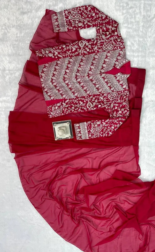 Glamorous_Ready_To_Wear_Pink_Georgette_Saree