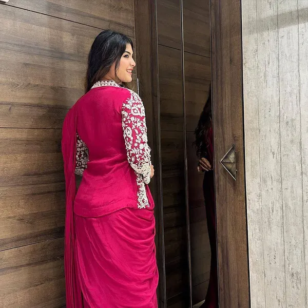 Glamorous_Ready_To_Wear_Pink_Georgette_Saree