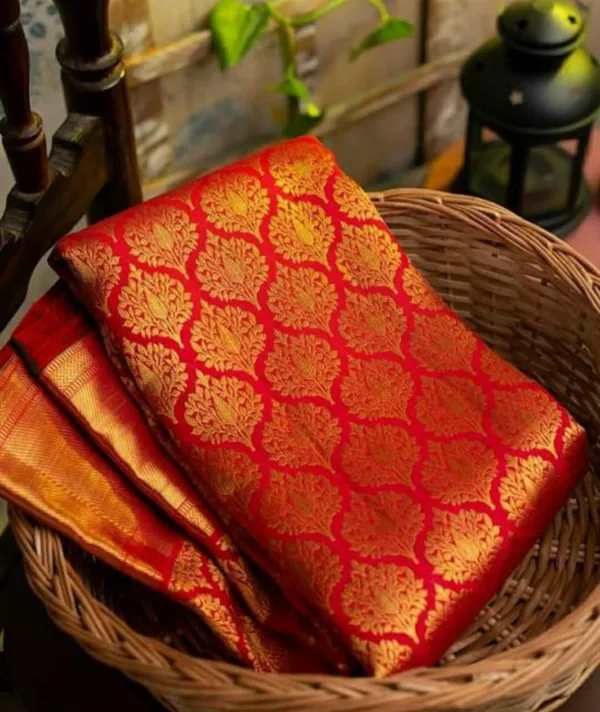 Attractive_Red_Soft_Silk_Saree_With_Capricious_Blouse_Piece