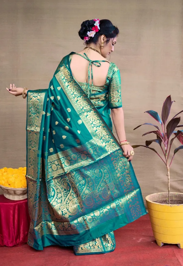 Desirable_Rama_Banarasi_Silk_Saree_With_Assemblage_Blouse_Piece