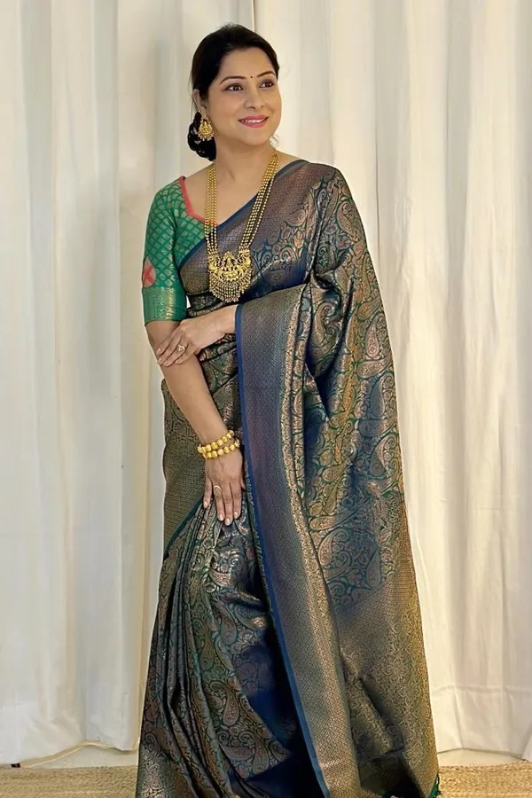 Dissemble_Green_Soft_Silk_Saree_With_Fairytale_Blouse_Piece