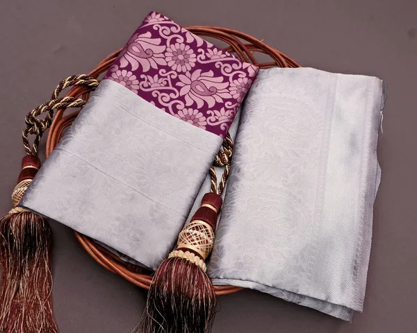 Divine_Purple_Soft_Banarasi_Silk_Saree_With_Bewitching_Blouse_Piece